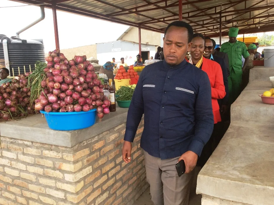 Imboga n’imbuto ku isoko · Mushimba